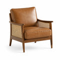 Sillón de cuero marrón con estructura de madera y paneles de ratán